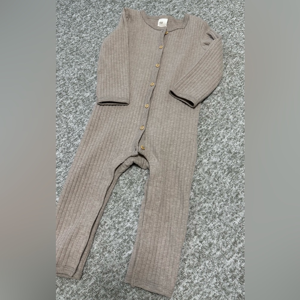 H&M ONE PEICE ROMPER SUIT 12M